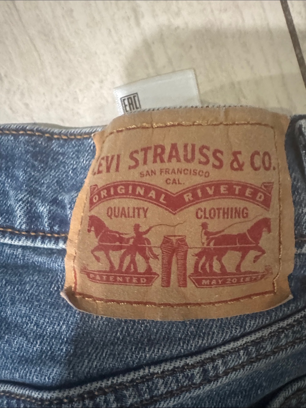 Levi's Women's Classic Dark Blue Straight Leg Jeans - Picture 4 of 8
